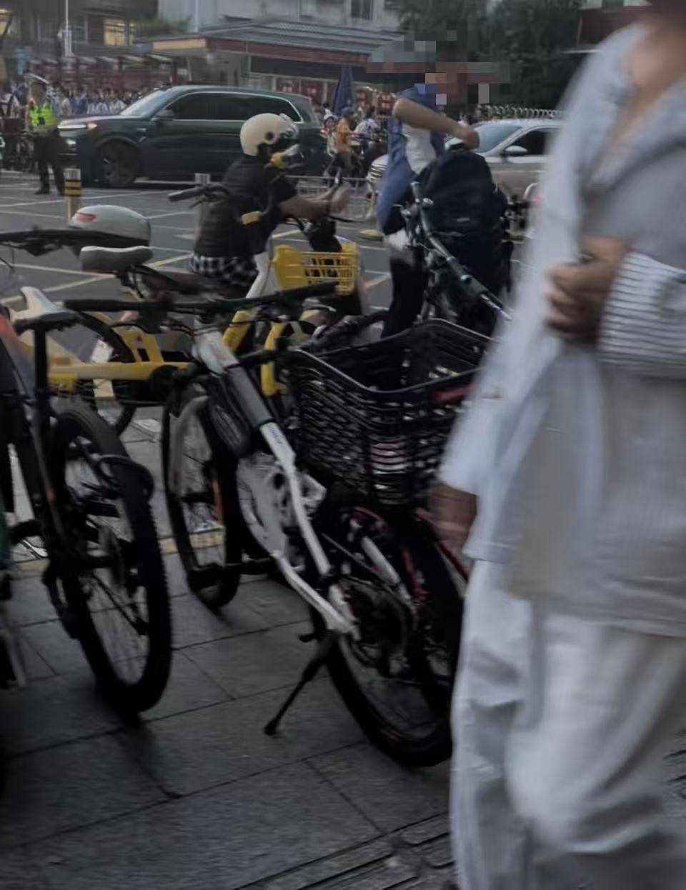 深圳一医院门口被指“举步维艰”<strong></p>
<p>加密货币</strong>！整治后记者实探:仍很堵