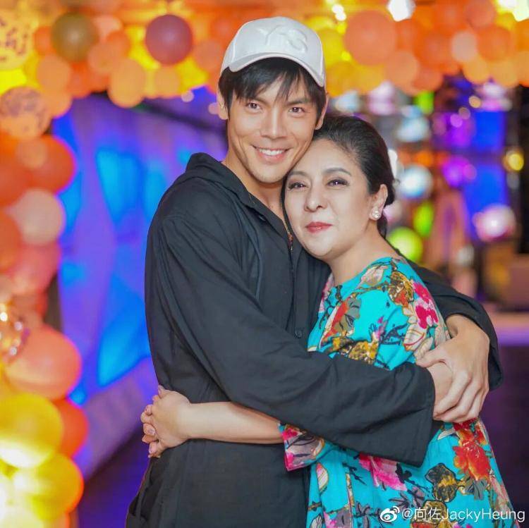 向太回应“向家破产”传闻：珠宝、豪宅都在<strong></p>
<p>加密数字货币</strong>，还养着1000多名员工；向佐力挺：说话的人请有点底线