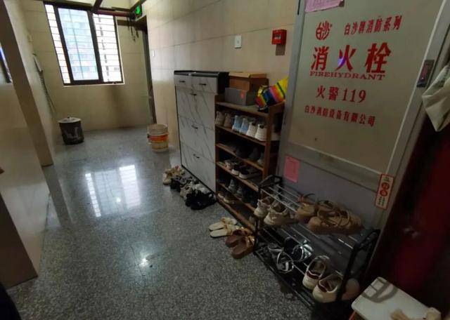 物业“不让门口放鞋子”<strong></p>
<p>加密数字货币</strong>，门口放鞋柜违法吗？
