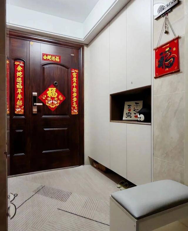 物业“不让门口放鞋子”<strong></p>
<p>加密数字货币</strong>，门口放鞋柜违法吗？