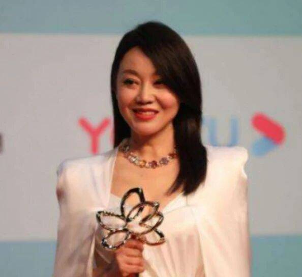 闫妮微醺式演唱再上热搜！35岁爆红后速成大满贯视后<strong></p>
<p>加密货币交易所</strong>，她是松弛美学的代言人