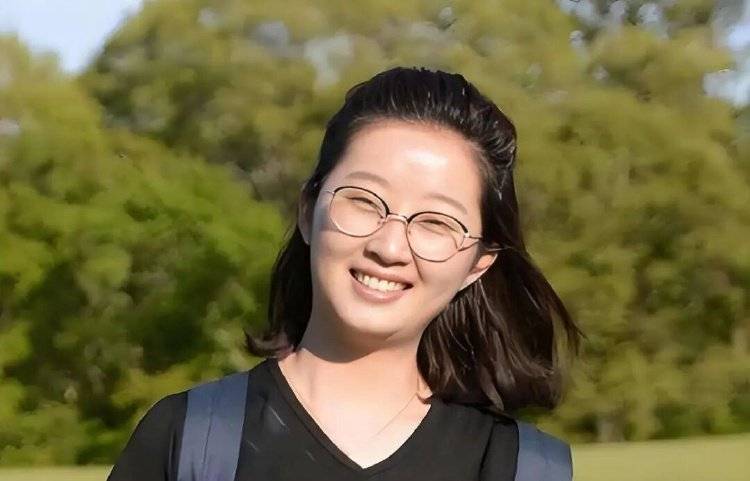 章莹颖男友国庆探望章父并协助直播<strong></p>
<p>加密货币行情</strong>，网友劝其早点结婚，本人回应