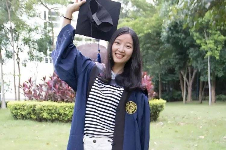 章莹颖男友国庆探望章父并协助直播<strong></p>
<p>加密货币行情</strong>，网友劝其早点结婚，本人回应