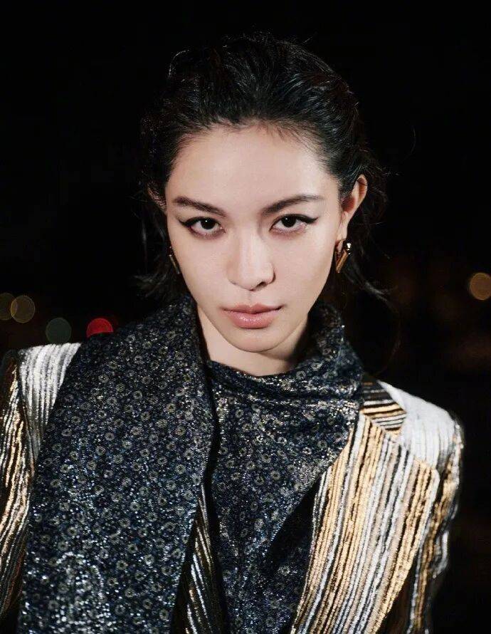时装周上的女明星<strong></p>
<p>加密货币</strong>，秋冬氛围感一键封顶！
