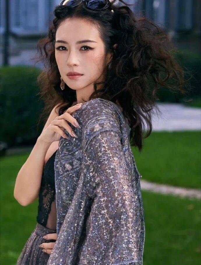 时装周上的女明星<strong></p>
<p>加密货币</strong>，秋冬氛围感一键封顶！