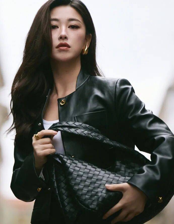 时装周上的女明星<strong></p>
<p>加密货币</strong>，秋冬氛围感一键封顶！