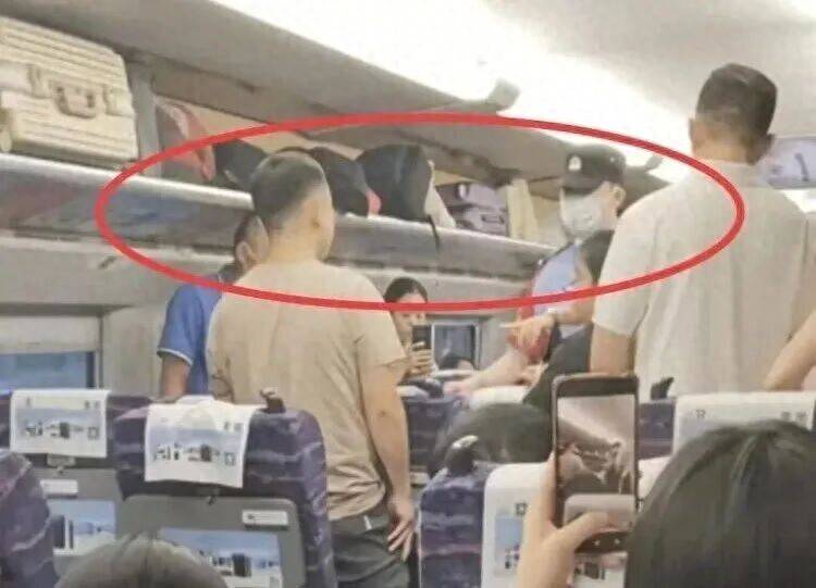 陌生男子对高铁邻座8岁女孩又亲又摸<strong></p>
<p>加密货币钱包</strong>，竟称“她这么小没关系”，孩子妈妈报警