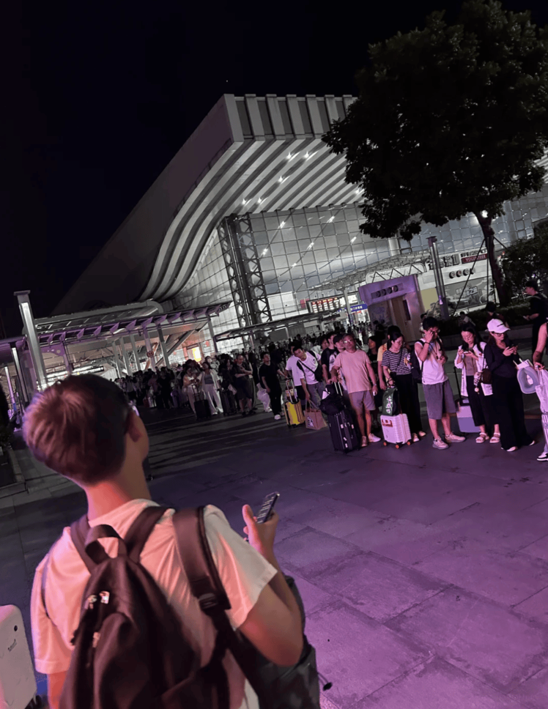 深圳北站凌晨返深被刷爆<strong></p>
<p>加密货币钱包</strong>！附近叫车超200人？别慌！公交地铁加班护送