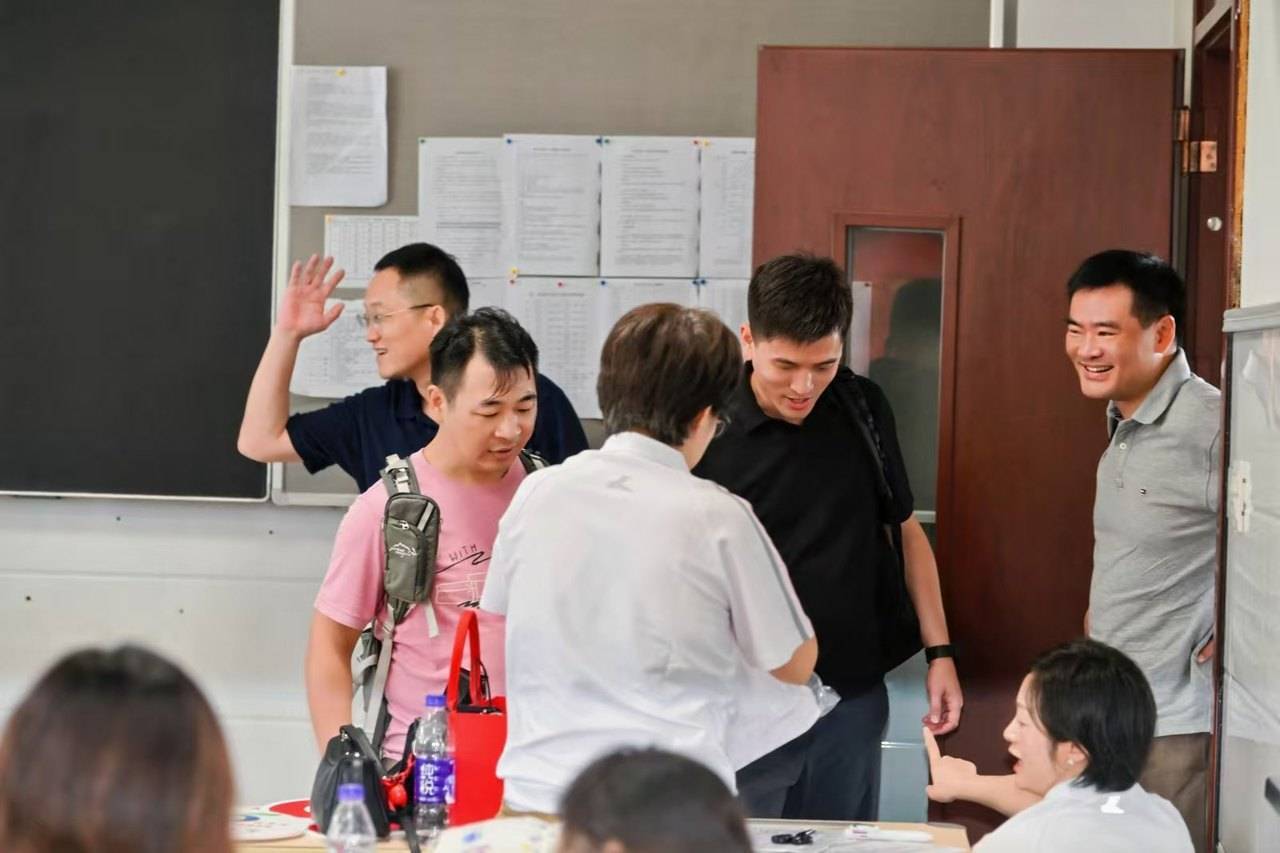那个让老师骄傲的“调皮”班级！30年同学聚会<strong></p>
<p>加密货币价格</strong>，还伴有一封来自贵州的感谢信