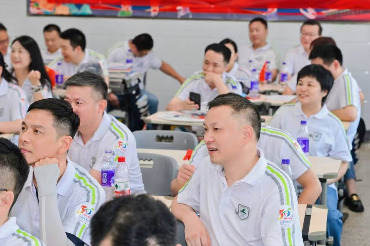 那个让老师骄傲的“调皮”班级！30年同学聚会<strong></p>
<p>加密货币价格</strong>，还伴有一封来自贵州的感谢信