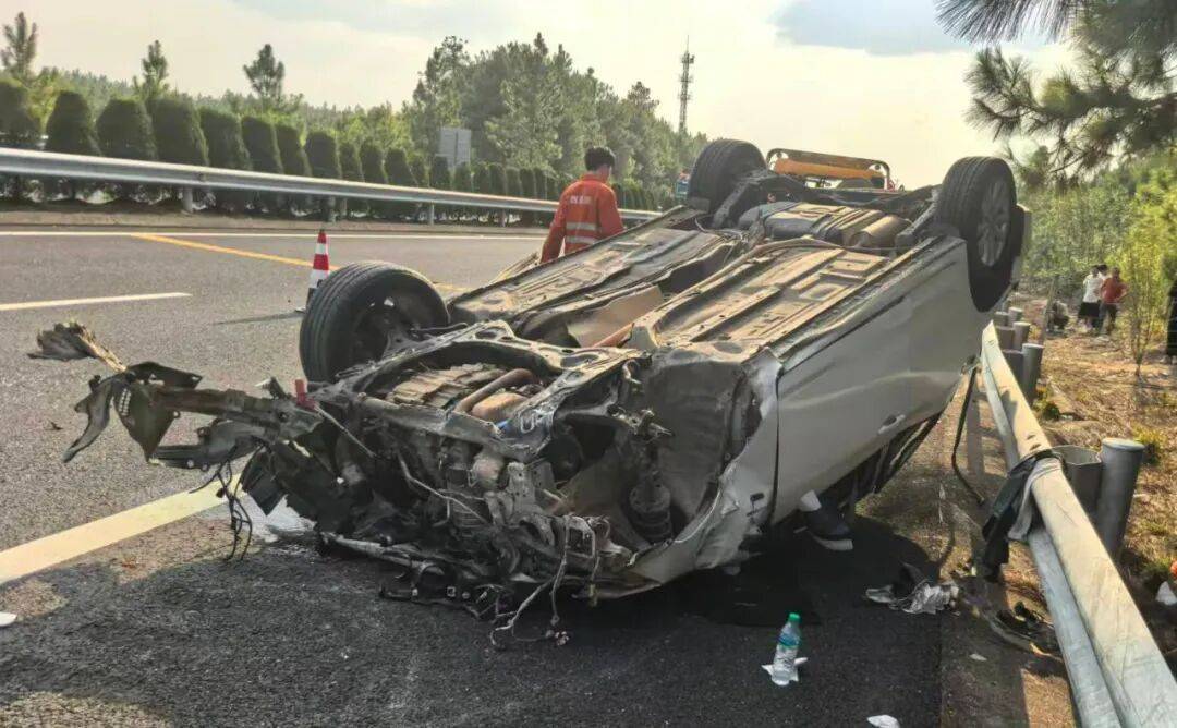 司机强行变道酿大祸<strong></p>
<p>加密货币价格</strong>，反诬赖对方：“我要是撒谎就天打雷劈！”