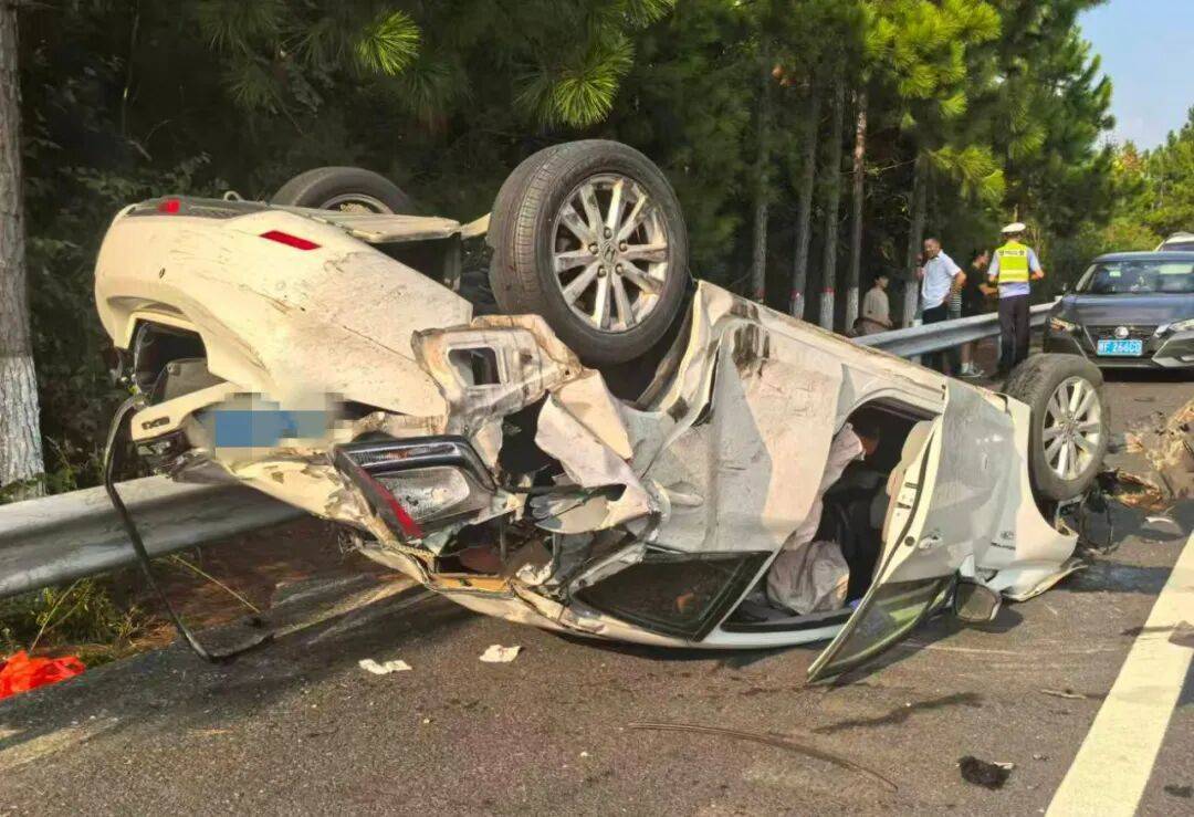 司机强行变道酿大祸<strong></p>
<p>加密货币价格</strong>，反诬赖对方：“我要是撒谎就天打雷劈！”