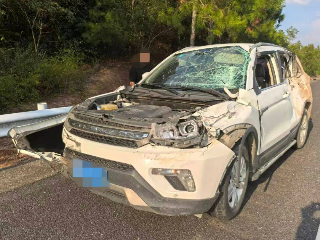 司机强行变道酿大祸<strong></p>
<p>加密货币价格</strong>，反诬赖对方：“我要是撒谎就天打雷劈！”