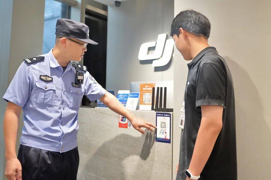 突然群发<strong></p>
<p>加密货币概念股</strong>！大批上海市民收到警方短信！全市爆火网红已被锁定...有爸爸因孩子违规被罚款