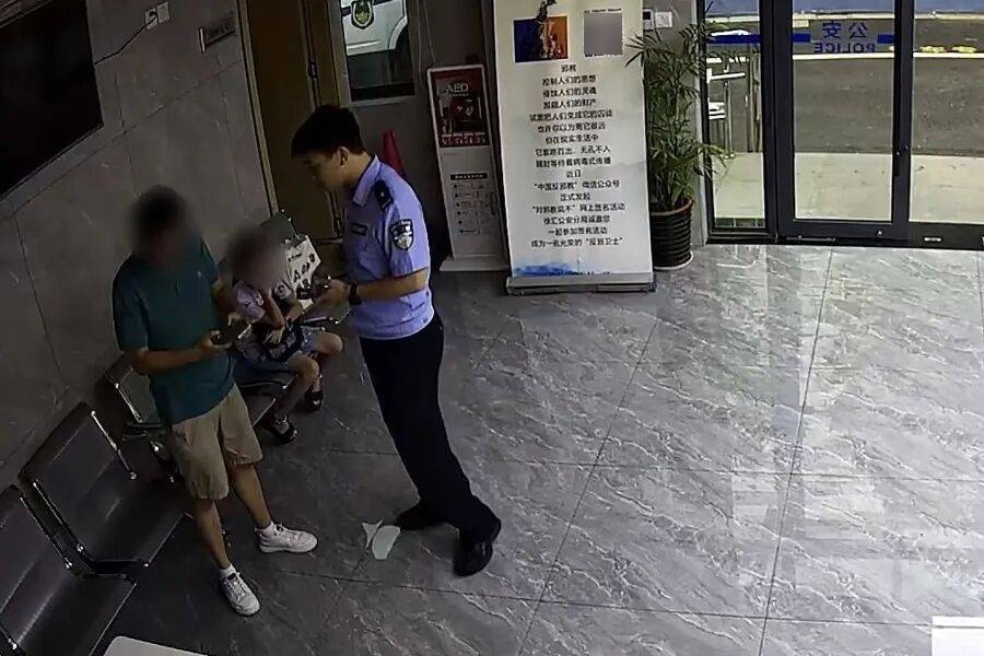 突然群发<strong></p>
<p>加密货币概念股</strong>！大批上海市民收到警方短信！全市爆火网红已被锁定...有爸爸因孩子违规被罚款