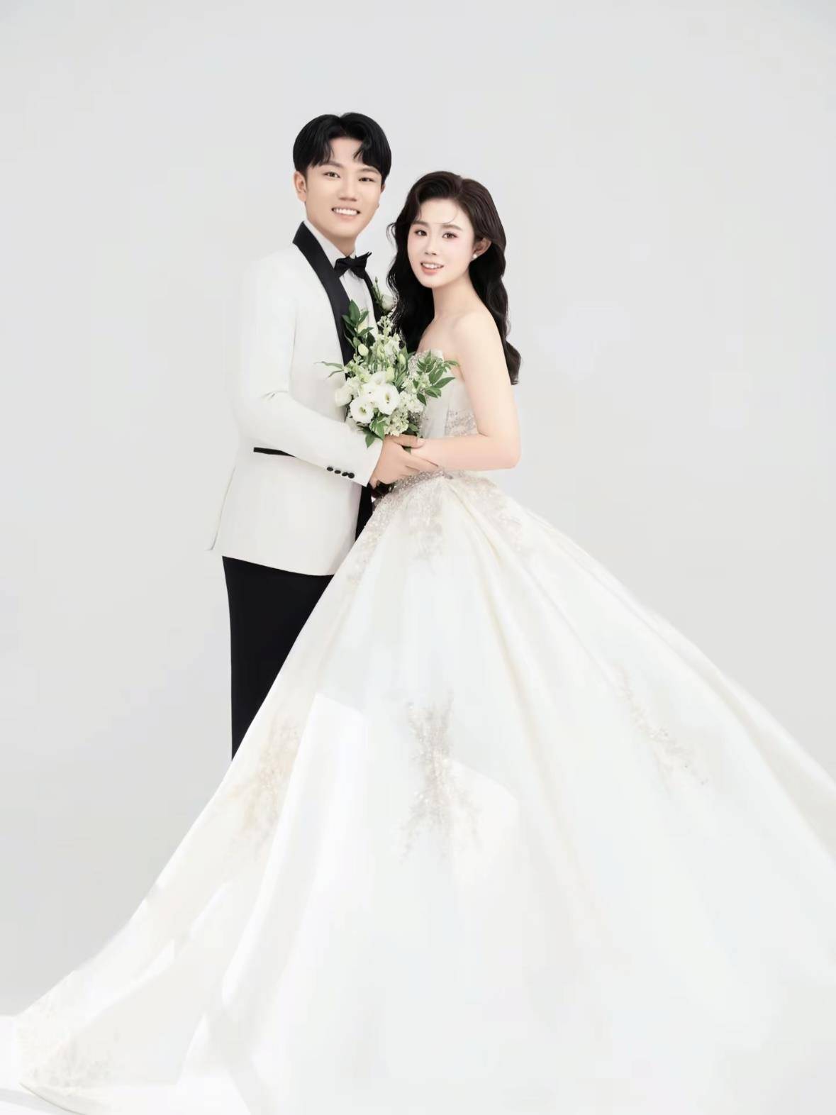 “千万富翁”解克锋儿子解清帅将举办婚礼<strong></p>
<p>加密货币概念股</strong>，解克锋：很开心，邀请了部分寻亲家长参加