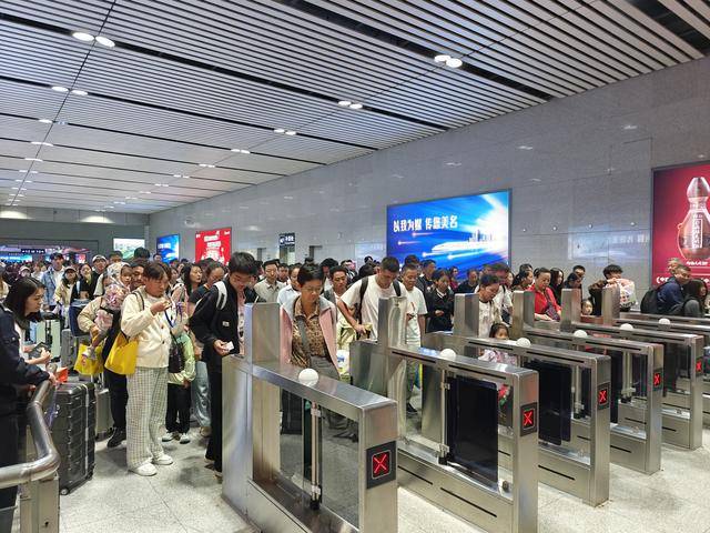 双节假期<strong></p>
<p>加密货币概念股</strong>，驻马店车务段累计发送旅客19.92万人次