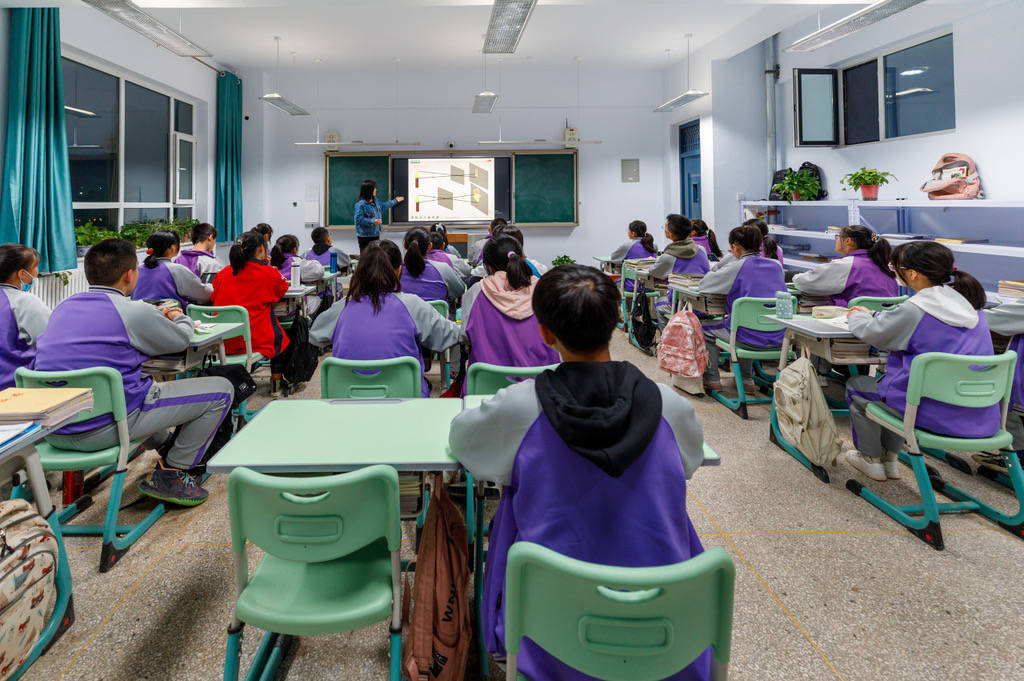开学前接调岗电话<strong></p>
<p>加密货币概念股</strong>，小学老师仓促教初中