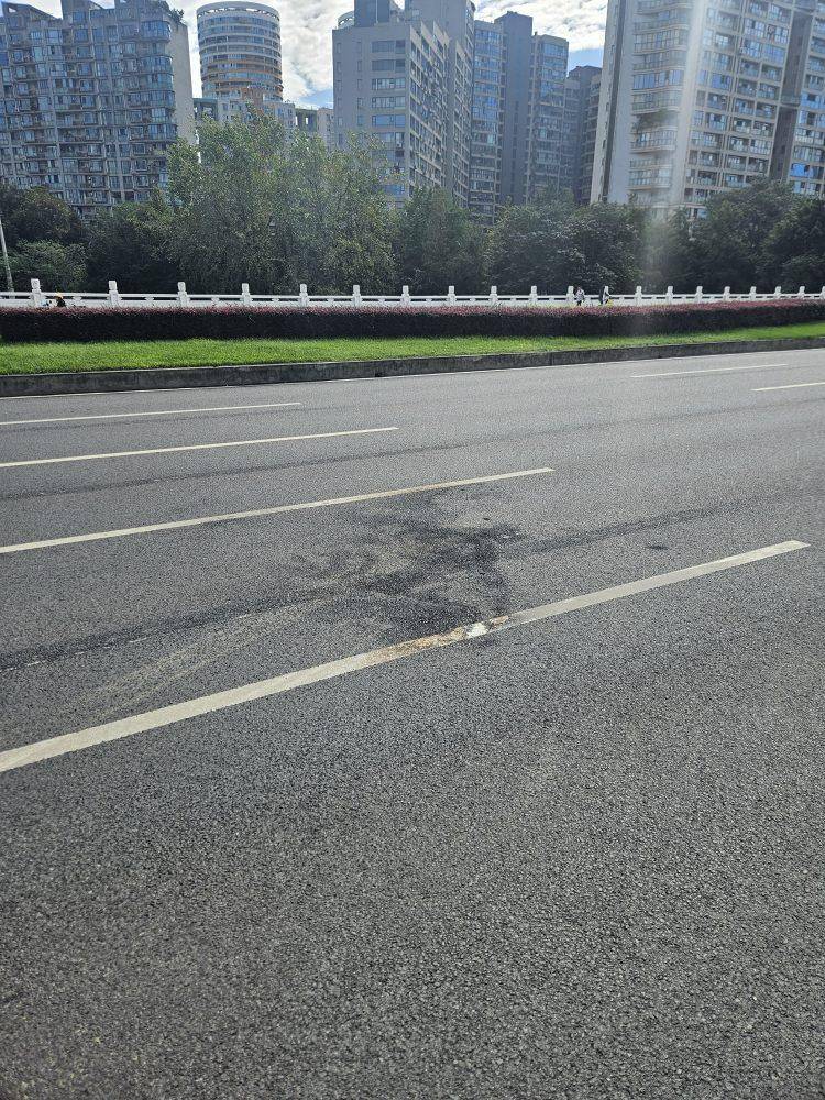 成都发生一起严重交通事故<strong></p>
<p>抹茶交易所</strong>，上游新闻实地探访：燃烧留下的印记仍在