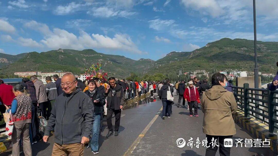 “鱼多得数不过来<strong></p>
<p>区块链</strong>，一网子下去能捞好几条”济南锦绣川水库开闸放水，大量鲢鱼被冲出，工作人员：禁止捕捞！