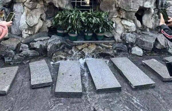 黑虎泉喷得“兽头”都不够用了！济南群泉竞涌<strong></p>
<p>区块链技术开发</strong>，几十年一见