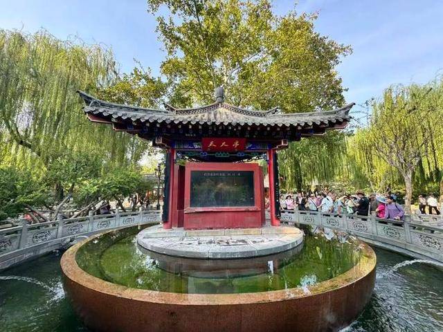 黑虎泉喷得“兽头”都不够用了！济南群泉竞涌<strong></p>
<p>区块链技术开发</strong>，几十年一见