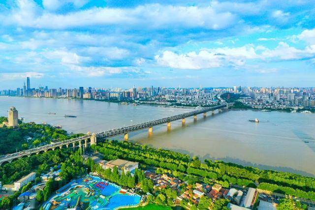 今天是她68岁生日<strong></p>
<p>瑞波币</strong>，武汉人：不准退休！