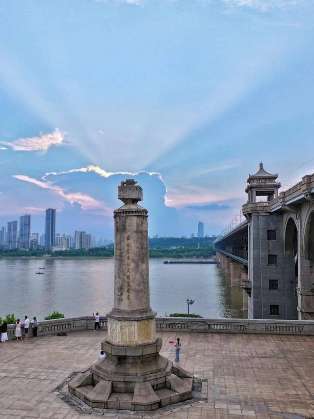 今天是她68岁生日<strong></p>
<p>瑞波币</strong>，武汉人：不准退休！