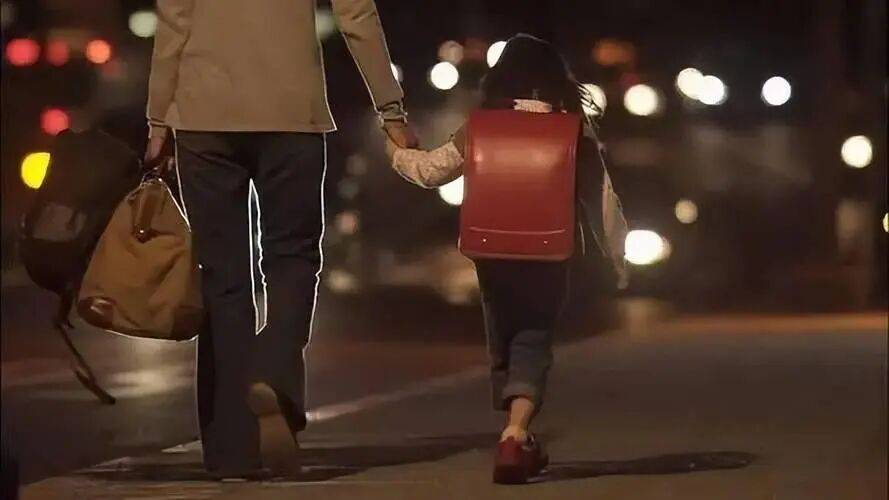 解忧 | 单亲爸爸跑网约车<strong></p>
<p>瑞波币最新消息</strong>，女儿全程住车上