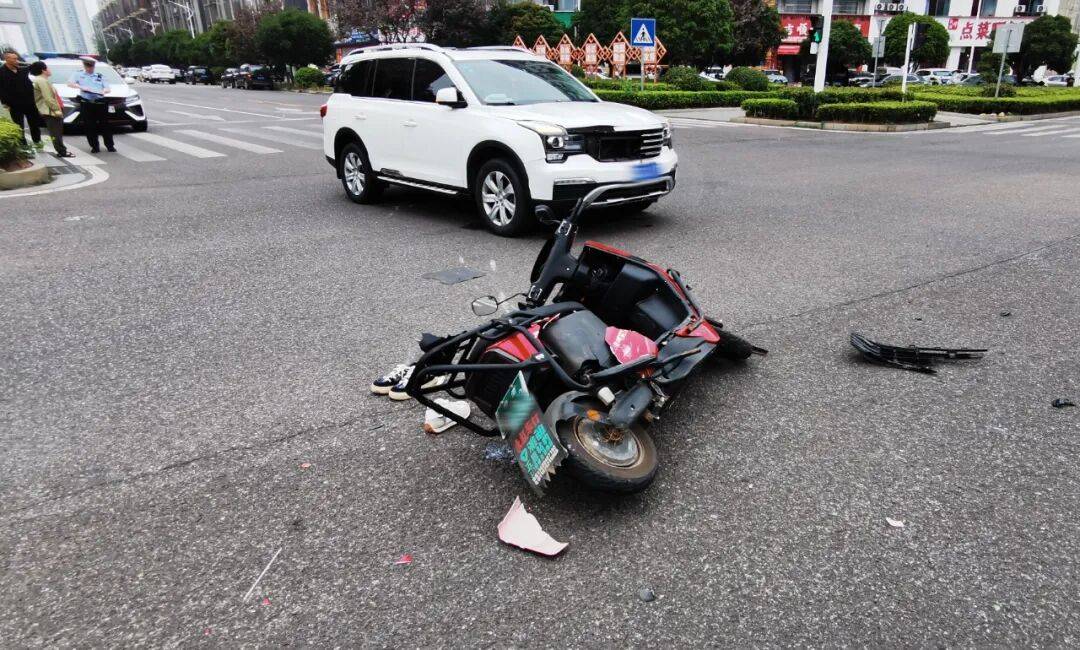 湖南湘潭一女生骑车闯红灯<strong></p>
<p>瑞波币行情</strong>，骨折、肝破裂…