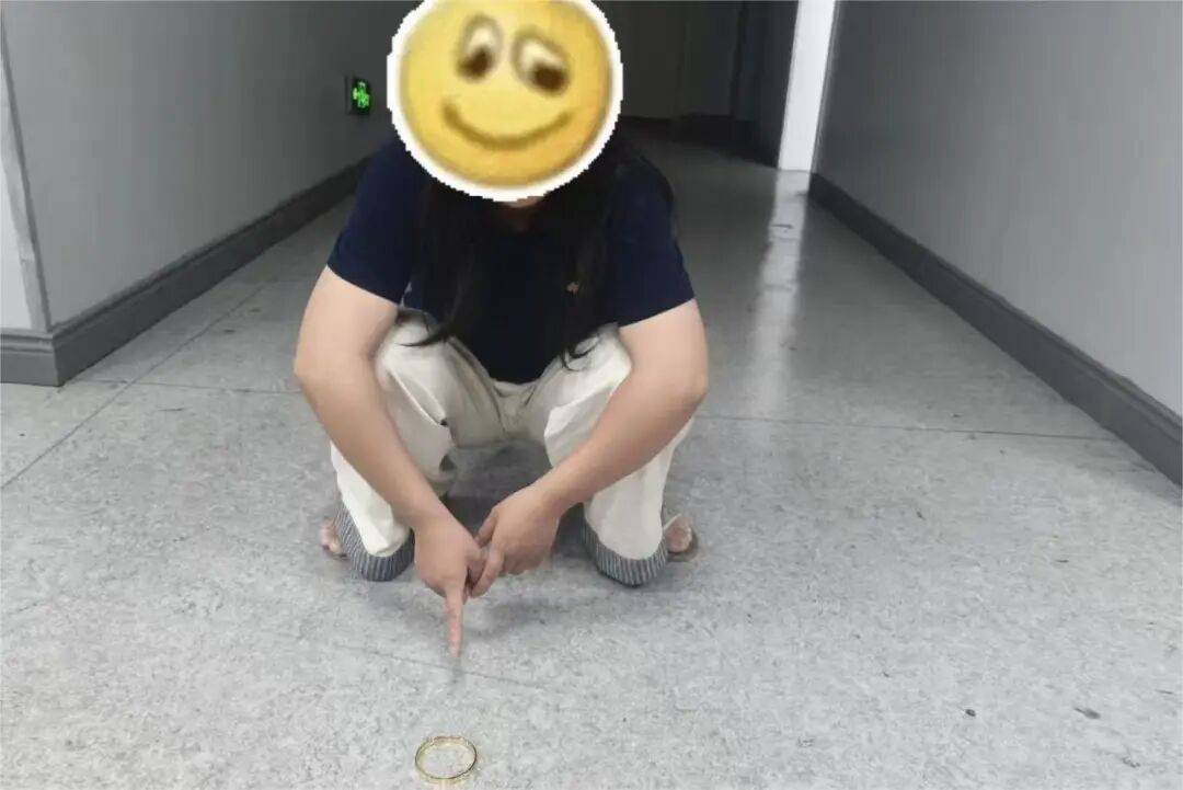 江西一新娘金手镯婚前被堂嫂掉包成铜手镯<strong></p>
<p>瑞波币行情</strong>，堂嫂事后还淡定去吃席，目前已被采取刑事强制措施