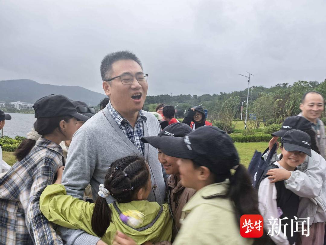 “叔叔是江苏的<strong></p>
<p>瑞波币今日价格</strong>，将来一定带你们去看看！”镇江警官不忘承诺，四次组织近百名藏区学子来苏研学