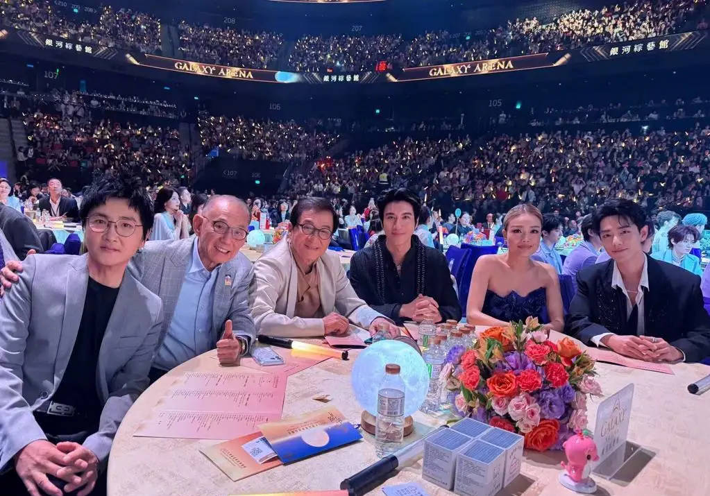 容祖儿回应与成龙误会<strong></p>
<p>瑞波币今日价格行情</strong>!称成龙摸其后背争议是捕风捉影:我完全没感觉