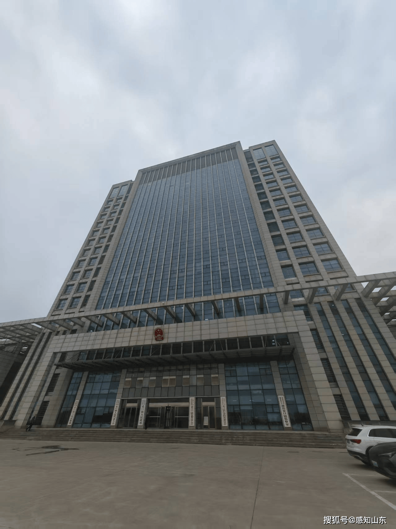 山东东营市一镇政府大楼过于“气派”被质疑超标准<strong></p>
<p>瑞波币今日价格行情</strong>,镇政府回应:非自建,只租7层