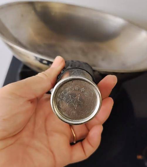 铁锅用了二三十年仍不粘不锈<strong></p>
<p>瑞波币实时价格行情</strong>,女子在线寻厂家想“再买一个”,厂家称已停产