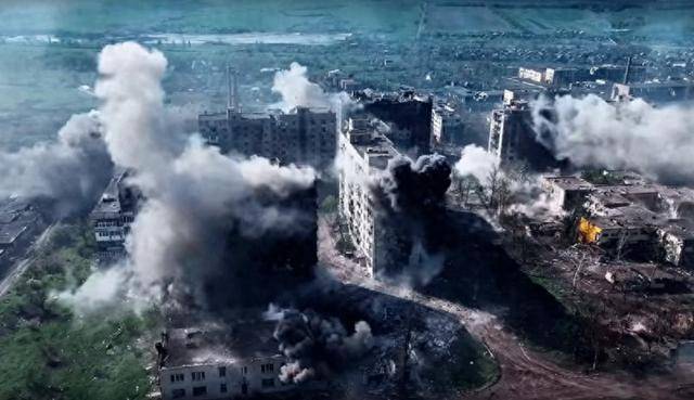 俄军一周2600多次袭击<strong></p>
<p>瑞波币今日行情价</strong>,红军城万名乌军被围,泽连斯基绝望反击