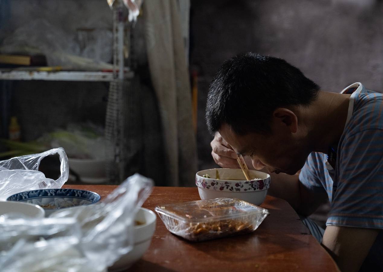 <strong></p>
<p>瑞波币今日行情价</strong>他们挤在8元一晚的旅店 几百人抢一个活