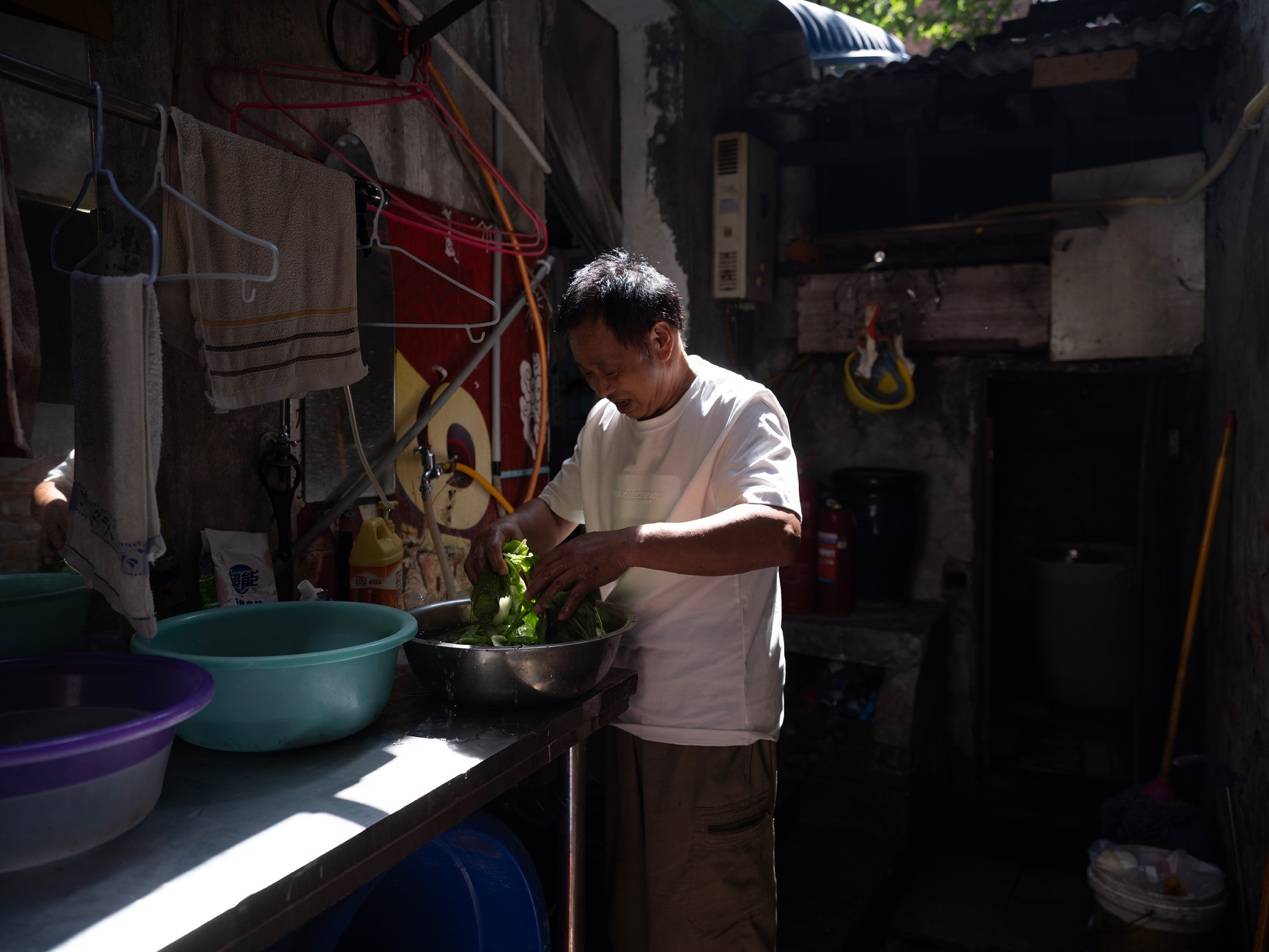 <strong></p>
<p>瑞波币今日行情价</strong>他们挤在8元一晚的旅店 几百人抢一个活