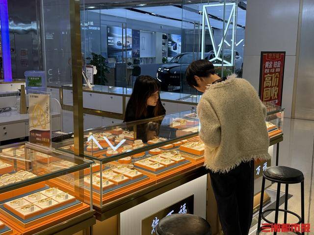 大盘金价跌破900元/克<strong></p>
<p>瑞波币价格</strong>,长沙市场“销售热”与“回收潮”并行