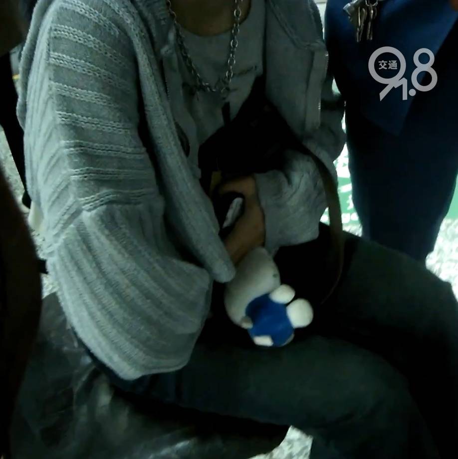 杭州地铁内<strong></p>
<p>瑞波币价格今日行情</strong>，女乘客突然崩溃大哭！紧接着……这一幕被拍下