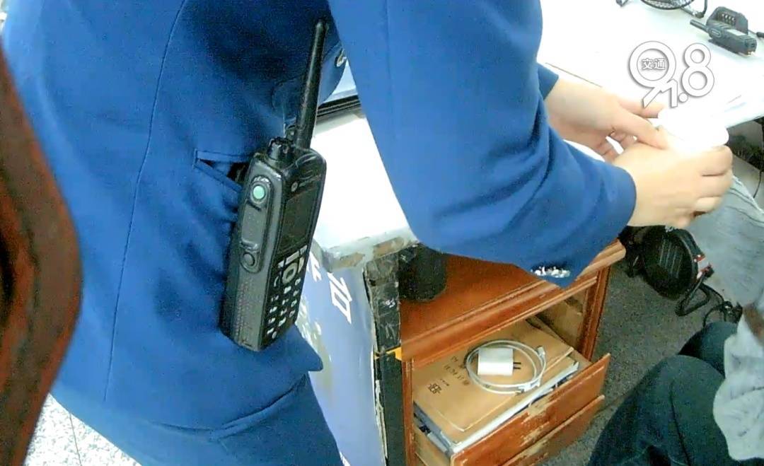 杭州地铁内<strong></p>
<p>瑞波币价格今日行情</strong>，女乘客突然崩溃大哭！紧接着……这一幕被拍下