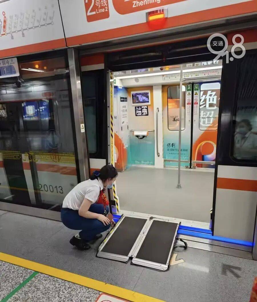 杭州地铁内<strong></p>
<p>瑞波币价格今日行情</strong>，女乘客突然崩溃大哭！紧接着……这一幕被拍下