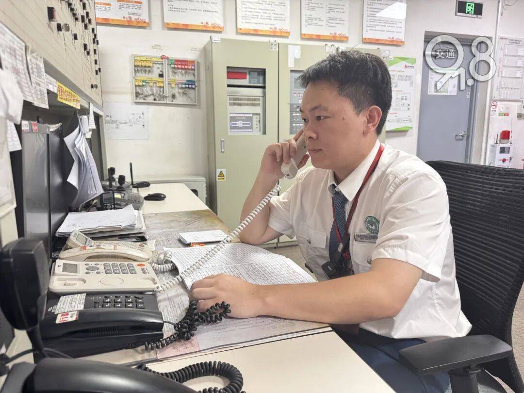 杭州地铁内<strong></p>
<p>瑞波币价格今日行情</strong>，女乘客突然崩溃大哭！紧接着……这一幕被拍下