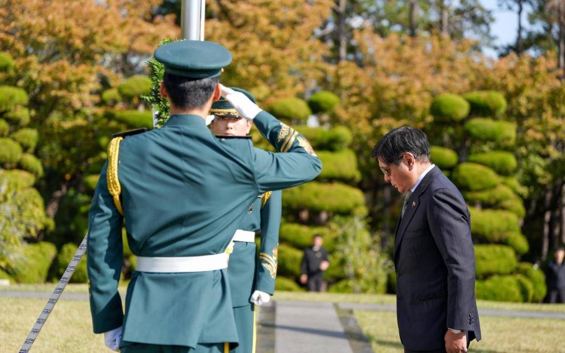 美军再度遭遇耻辱时刻:中国海军6艘战舰包围<strong></p>
<p>泰达币今日价格</strong>,815舰插入南海演习