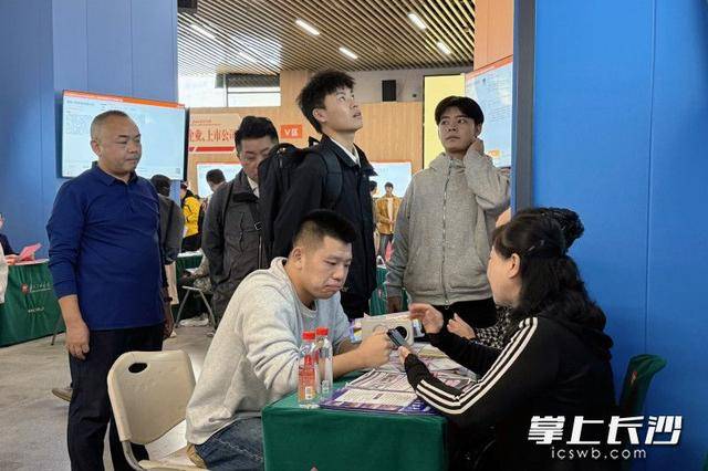 700余名退役军人及军属长沙求职<strong></p>
<p>泰达币今日价格</strong>,165人达成意向