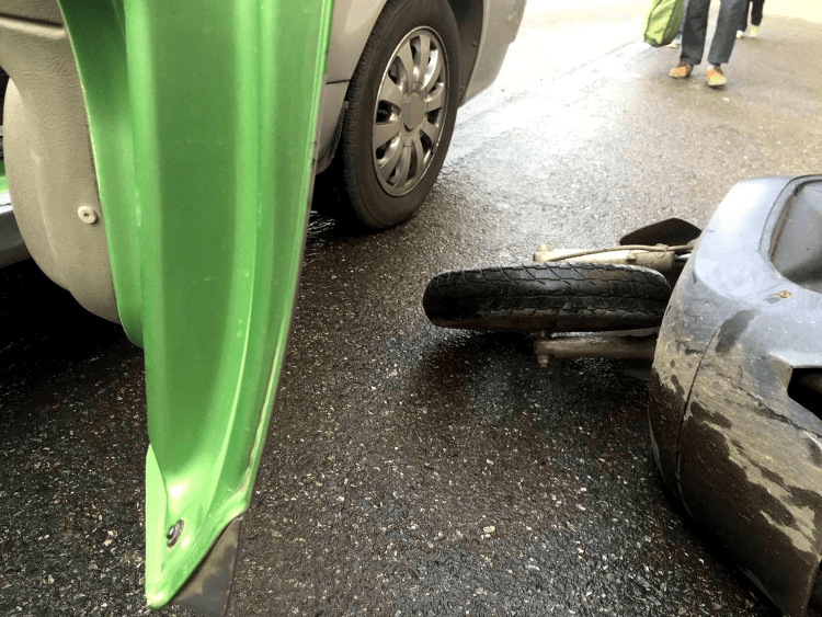 遭遇“开门杀”，保险公司拒赔怎么办？最高法拟出台司法解释，律师解读