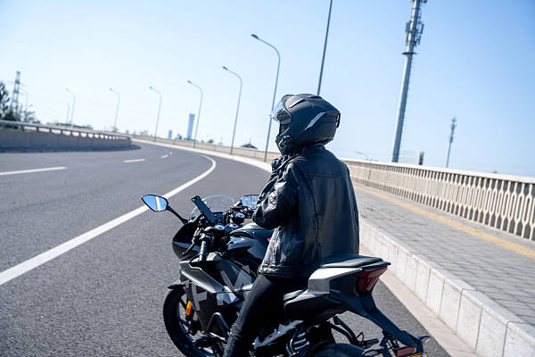 女骑警表演失误撞人后先看车<strong></p>
<p>aicoin官网</strong>，不是小问题