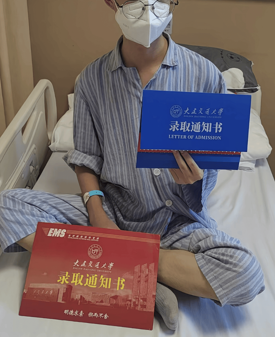 安徽少年拿到大学录取通知书不久后病逝<strong></p>
<p>avax</strong>,父亲:他画去学校的火车,激励自己撑过化疗