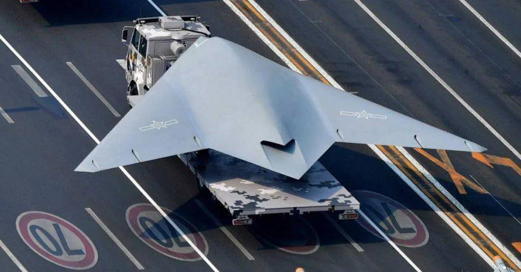 代号“玄龙”!攻击-11官宣服役<strong></p>
<p>avax</strong>,与歼-20、歼-16编队飞行