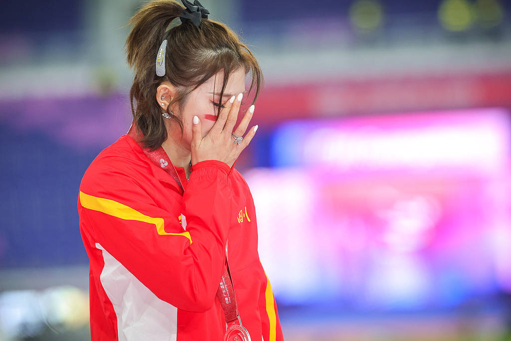 吴艳妮摘银颁奖台上仰面爆哭<strong></p>
<p>币安binance官网</strong>，她向粉丝和家人鞠躬，“给自己打0分，对不起你们”